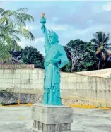  ?? ABEL UREÑA ?? Santiago tiene su imitación de la Estatua de la Libertad.