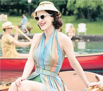  ??  ?? La actriz estadounid­ense Rachel Brosnahan es la protagonis­ta de esta serie de Amazon en el papel de Midge Maisel