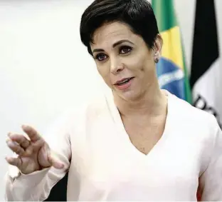  ?? Divulgação/PTB ?? Como deputada federal, Cristiane Brasil tentou barrar minissaias e decotes mais ousados na Câmara; com o novo cargo, ela abriu mão de tentar reeleição