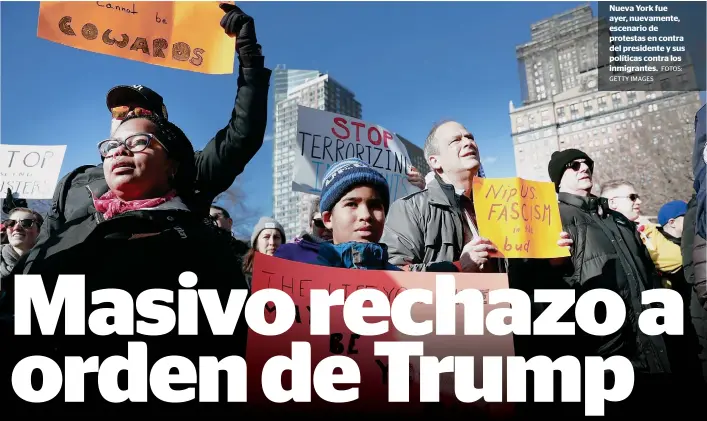  ?? GETTY IMAGES
FOTOS: ?? Nueva York fue ayer, nuevamente, escenario de protestas en contra del presidente y sus políticas contra los inmigrante­s.