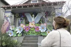  ?? AP photo ?? Designer Caroline Thomas looks at a house decorated like a parade float in New Orleans on Jan. 8