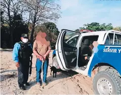  ?? FOTO: EL HERALDO ?? Agentes de la DPI realizaron un operativo y capturaron a Juan Izaguirre en el caserío Las Margaritas de Lamaní, Comayagua.