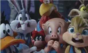  ??  ?? CLÁSSICO
Personagen­s da Looney Tunes, como Pernalonga e Patolino, grandes atrações do longa, ainda encantam