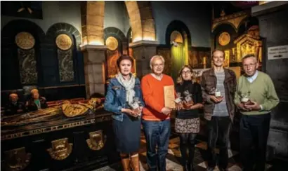  ?? FOTO SVEN DILLEN ?? De Vrienden van de Minderbroe­ders werken voor de nieuwe lekkernij samen met bakkerij Bakkersdoc­hter.