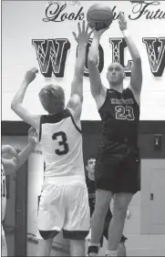  ?? Alex Eller ?? Tyson Stengel of Twin Loup raises up to make a shot over Daniel Folkers of Twin Loup in the second half of their game on Dec. 5.