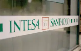  ??  ?? Intesa Sanpaolo. Via alla nuova struttura della Banca dei Territori
EPA