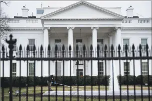  ?? Brendan Smialowski / AFP / Getty Images ?? A worker cleans a fountain in front of the White House on the 22nd day of the U.S. government shutdown Saturday in Washington.