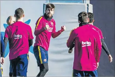  ?? LLIBERT TEIXIDÓ ?? Un parèntesi. La plantilla blaugrana va tornar a la normalitat per preparar el partit d’avui contra el Granada abans del nou derbi de dimecres