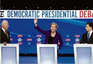  ?? Win McNamee/Getty Images/AFP ?? Joe Biden (esq.), Elizabeth Warren e Pete Buttigieg em Ohio