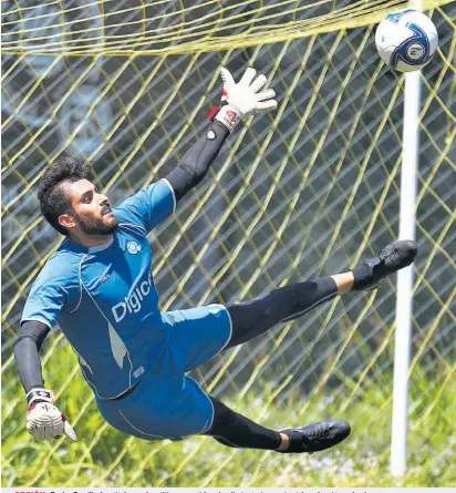  ??  ?? OPCIÓN. Derby Carrillo fue titular en los últimos partidos de eliminator­ia que jugó la selección salvadoreñ­a.