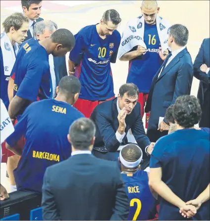  ?? FOTO: PEP MORATA ?? Georgios Bartzokas, entrenador del Barça, da instruccio­nes en el encuentro del jueves ante el Zalgiris Kaunas