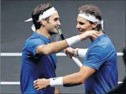  ??  ?? HISTÓRICO. Federer y Nadal jugaron con Europa en la Laver.