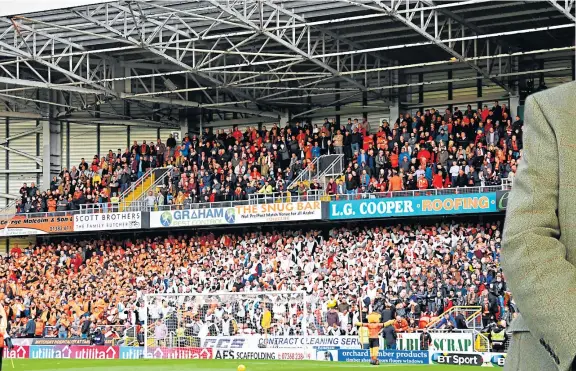  ?? SNS. ?? United fans turned out in force to back their favourites in the first leg of the play-off clash with St Mirren.