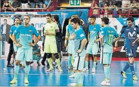  ?? FOTO: EFE ?? Final triste para el Barça Lassa, apoyado en la grada por los Dracs