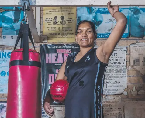  ?? Picture: JAKE NOWAKOWSKI ?? HAPPY VISITOR: Tharjini Sivalingam at the Footscray Youth club and towering over an opponent (above right).