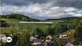  ??  ?? A 24-kilometer rail test track near Annaberg is crucial to advancing Deutsche Bahn's digitizati­on campaign