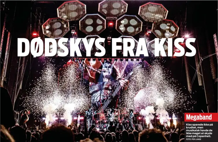  ?? FOTO: PER LANGE ?? Megaband
Kiss sparede ikke på krudtet, men musikalsk havde de ikke meget at skyde med på Copenhell.