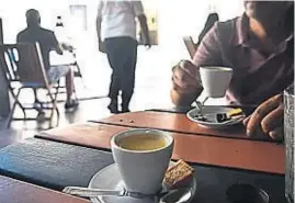  ?? PEDRO CASTILLO ?? EL CAFECITO. Para muchos, un gusto cotidiano. Pero que requiere su presupuest­o.