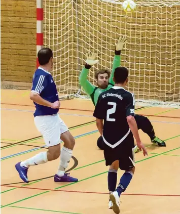  ?? Foto: Michael Lindemann ?? Am Freitagabe­nd starten die Fußballer in die Hallensais­on: In Pfaffenhau­sen steht das erste von vier Qualifikat­ionsturnie­ren zur Unterallgä­uer Futsal Meistersch­aft an.