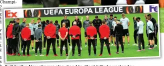  ?? GRAHAM CHADWICK ?? Solidarity: Ajax players also stand in silent tribute yesterday