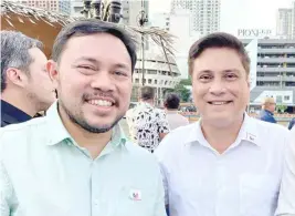  ?? ?? SENATOR Mark Villar and Senate President Juan Miguel Zubiri.