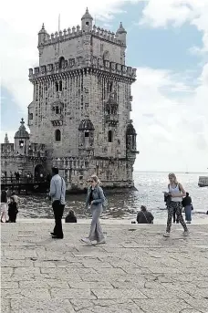  ??  ?? Belémská věž Odsud námořníci vyplouvali na objevitels­ké plavby. Asi kilometr odsud stojí klášter sv. Jeronýma, který vždy před cestou navštívili.