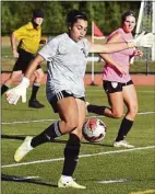  ?? Arnold Gold / Hearst Connecticu­t Media ?? Mercy goalie Melina Ford punts the ball against St. Joseph in a scrimmage in Trumbull on Sept. 1.