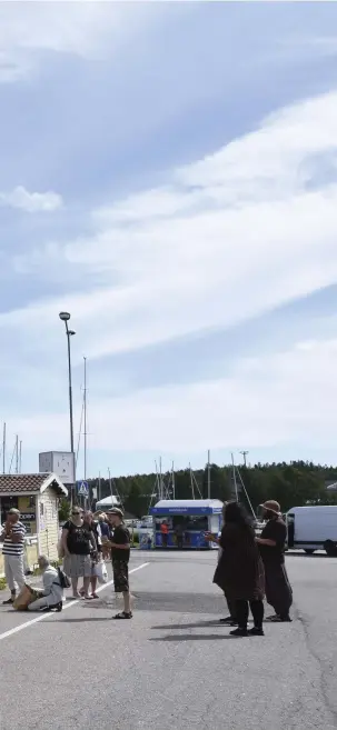  ??  ?? I de gamla strandmaga­sinen vid gästhamnen i Dalsbruk finns nu en restaurang.