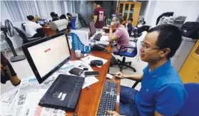  ?? Tuoi Tre ?? A staffer shows the banned online edition of newspaper in Hanoi yesterday.