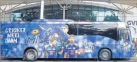  ?? HT PHOTO ?? Mumbai Indians bus waits for the arrival of the victorious team at the Mumbai airport.