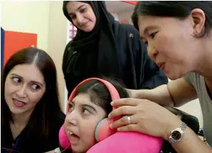  ?? Supplied photo ?? Maitha with her mom Manal and therapist Regina during a session at Al Noor Centre for Children with Special Needs. —