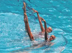  ?? PICTURE: JESS HOLING ?? IN UNISON: Two of the synchronis­ed swimmers who will go to the championsh­ips in Russia next month, go through their paces.