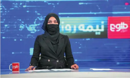  ?? EPA ?? La presentado­ra de ToloTV Khatira Ahmadi presenta las noticias el 23 de mayo con el rostro cubierto