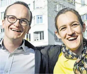  ??  ?? Freude bei den Grünen: Neu-Regierungs­rat Martin Neukom und Präsidenti­n Marionna Schlatter-Schmid.