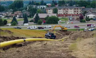  ?? NEWS PHOTO GILLIAN SLADE ?? A new gas supply pipeline was installed five or six meters under the TransCanad­a Highway on Tuesday to accommodat­e additional needs at Medicine Hat Regional Hospital due to the new wing.