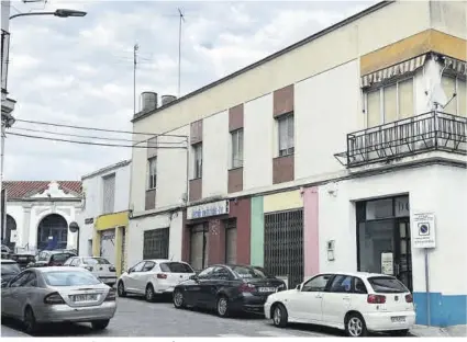  ?? CÓRDOBA ?? En primer plano, edificios que comprará el Ayuntamien­to de Pozoblanco para mejorar el acceso al mercado.