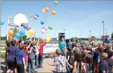  ?? LYNN KUTTER ENTERPRISE-LEADER ?? Bright Futures Lincoln celebrated its 1-year birthday with a ballon release on May 6.