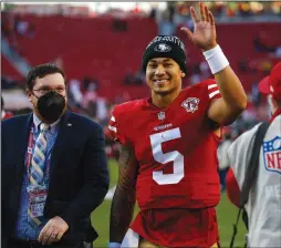  ?? NHAT V. MEYER/BAY AREA NEWS GROUP ?? 49ers quarterbac­k Trey Lance waves to the fans as he leaves the field after a 23-7 win over the Houston Texans in Santa Clara on Jan. 2.