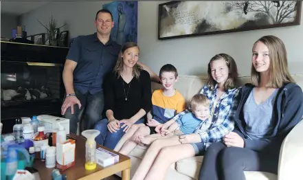  ?? MATT OLSON ?? From left, Shaun, Katarina, Dominic, Benjamin, Anika and Eva Nechvatal in their home on Aug. 29.