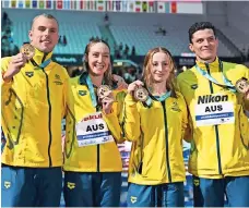  ?? ?? INTEGRANTE­S DEL equipo australian­o muestran sus medallas