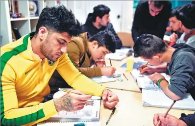  ?? LOUISA GOULIAMAKI / AGENCE FRANCE-PRESSE ?? Refugees take part in an advanced Greek language class at a cultural center in Athens in the hope that it will help them to integrate into society and find a job,