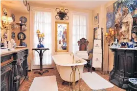  ??  ?? An eclectic display of items collected by the couple provide a blue-and-white theme to a first-floor bathroom.