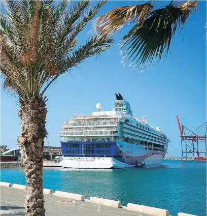  ?? EUROPA PRESS / ÁLEX ZEA ?? El otoño es una de las estaciones más productiva para el turismo de crucero en Málaga.