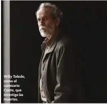  ??  ?? Willy Toledo, como el comisario Conte, que investiga las muertes.