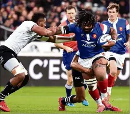  ?? (Photo AFP) ?? Bastareaud et les Bleus n’avancent pas.