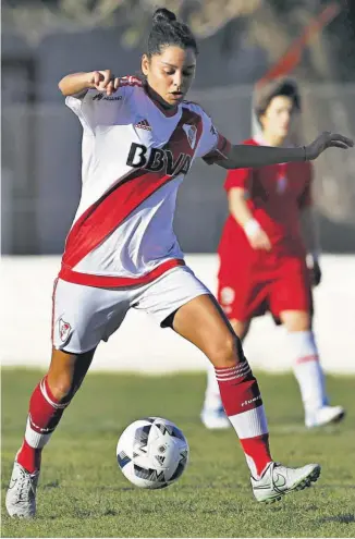  ??  ?? CAMPEONA. Alejandra Herrera jugará la Copa Libertador­es Femenina con River Plate.