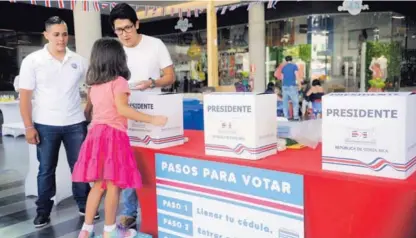  ?? GESLINE ANRANGO. ?? Los chiquitos aprendiero­n la importanci­a de ir a votar.