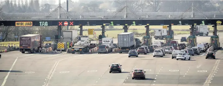  ?? Ben Birchall ?? > Tolls on the Severn crossings linking England with Wales are to be abolished for all vehicles at the end of 2018