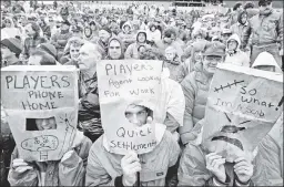  ?? AP ?? BAG THE REPLACEMEN­TS: Patriots fans wore bags over their heads as New England and Cleveland replacemen­t teams played Oct. 4, 1987, at Sullivan Stadium in Foxborough, Mass.