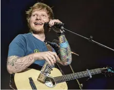  ?? Foto: Ennio Leanza, dpa ?? Sieht so ein absoluter Superstar aus? Ed Sheeran (hier bei einem Konzert in Zürich) braucht auf der Bühne noch nicht einmal eine Band.